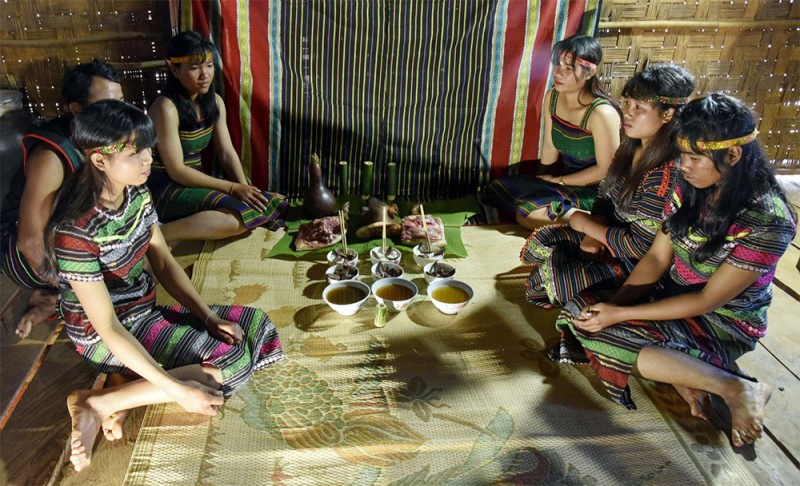 莫侬族人的祝寿仪式。