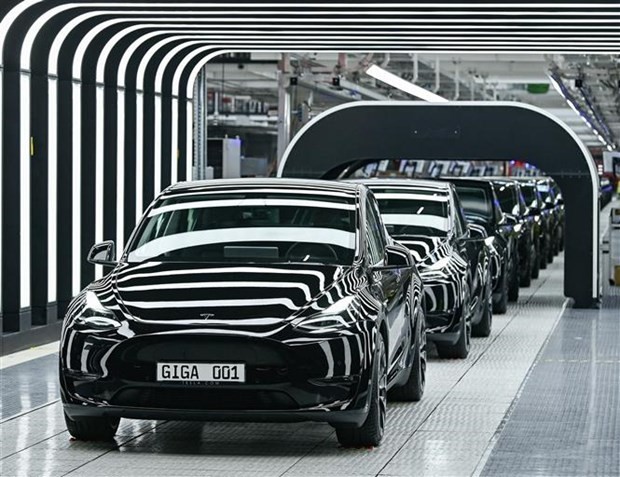 位于德国柏林格伦海德的特斯拉工厂的电动汽车产品。