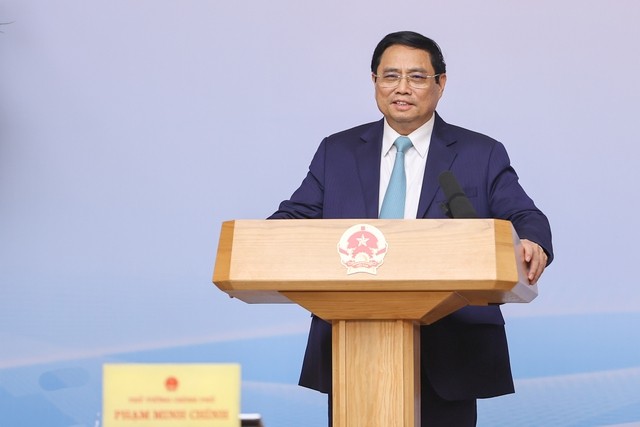 越南政府总理范明正在会议上发表讲话。（图片来源：VGP）
