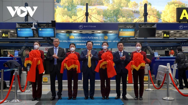 中国北京至河内的定期航线重新开通仪式。（图片来源：VOV）