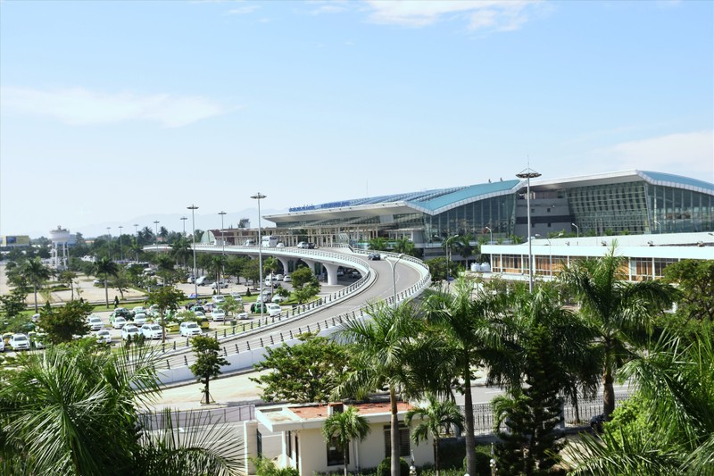 岘港机场。