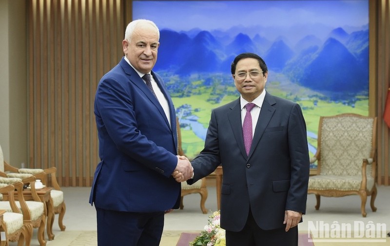 越南政府总理范明正欢迎巴勒斯坦内政部长。