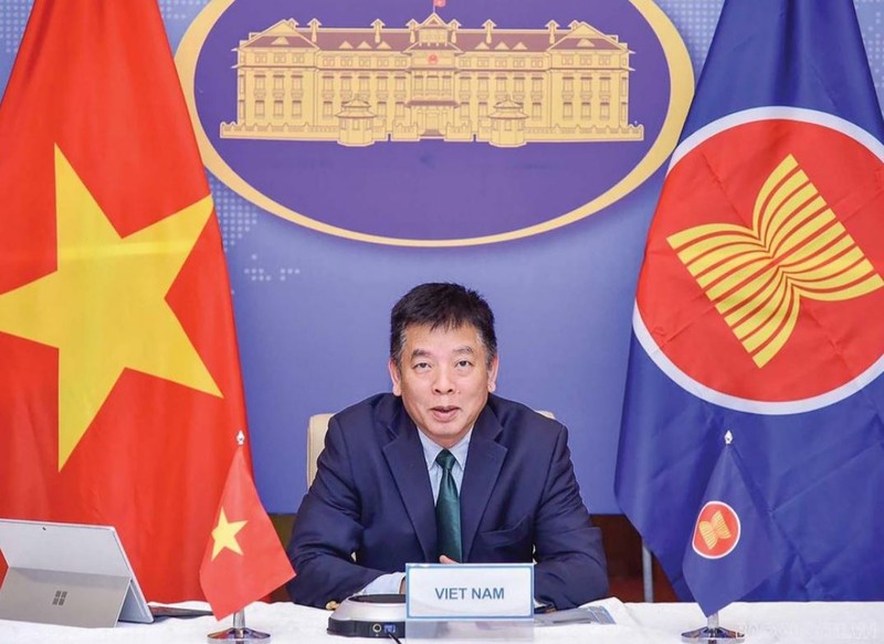 东盟高官会越南代表团代理团长武胡大使。