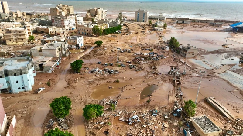 利比亚德尔纳市遭受严重洪水灾害。