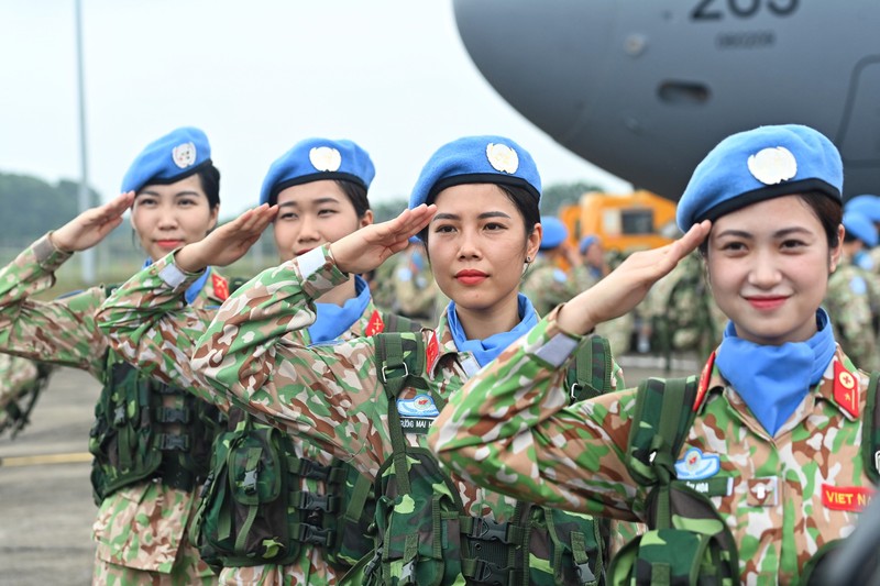 2022年7月4日越南工兵前往南苏丹就任。（图片来源：青年报）