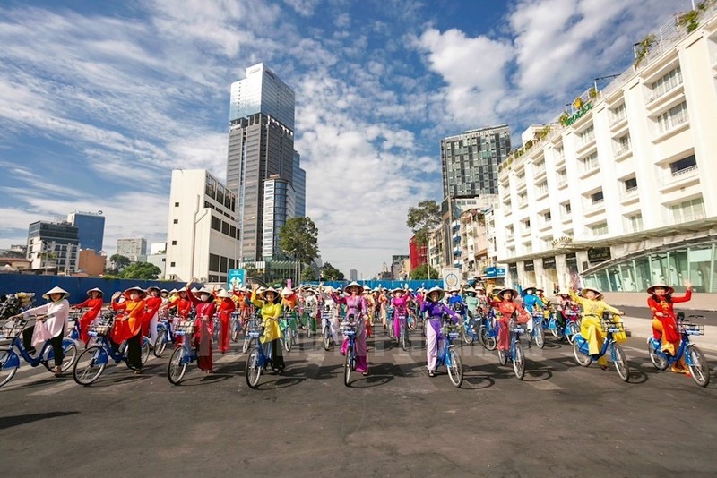 胡志明市“奥黛”节。（图片来源：hcmcpv.org.vn）