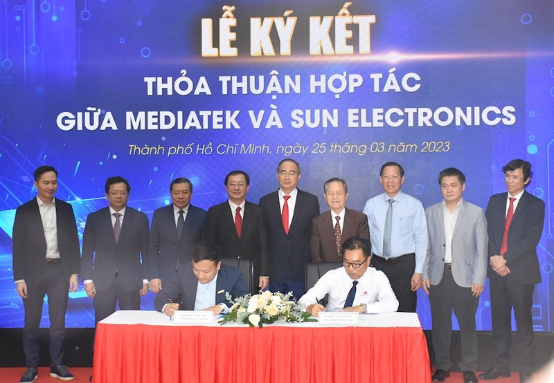 双方签署了关于国际电子培训中心的合作协议。
