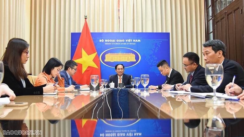 越南外交部部长裴青山3月28日同中国国务委员兼外交部部长秦刚通电话。