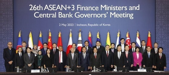 东盟十国与中国、韩国和日本三国财长和央行行长于5月2日在韩国举行。