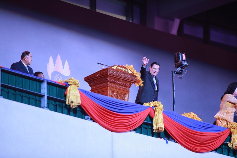 柬埔寨首相洪森出席闭幕式。