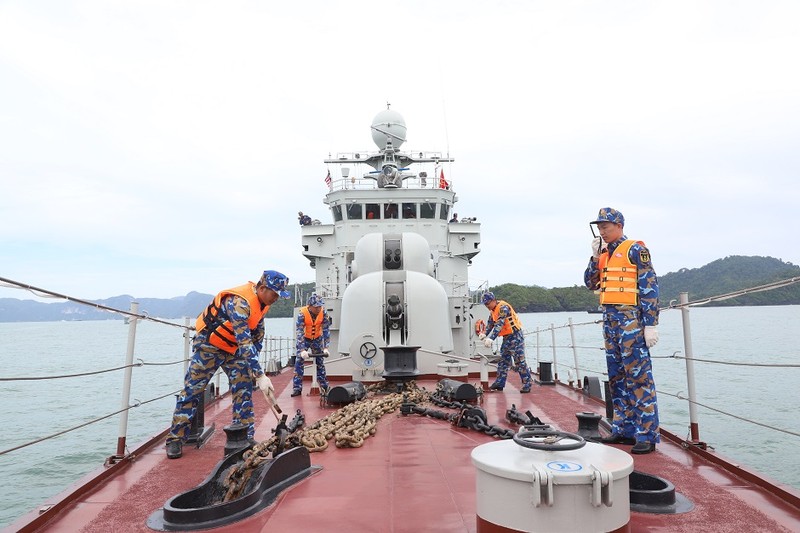 越南人民海军工作团的20号舰已历经1800海里并抵达马来西亚兰卡威岛。（图片来源：人民军队报）