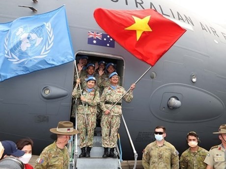 越南一号工兵队和四号二级野战医院成员启程执行联合国维和任务。