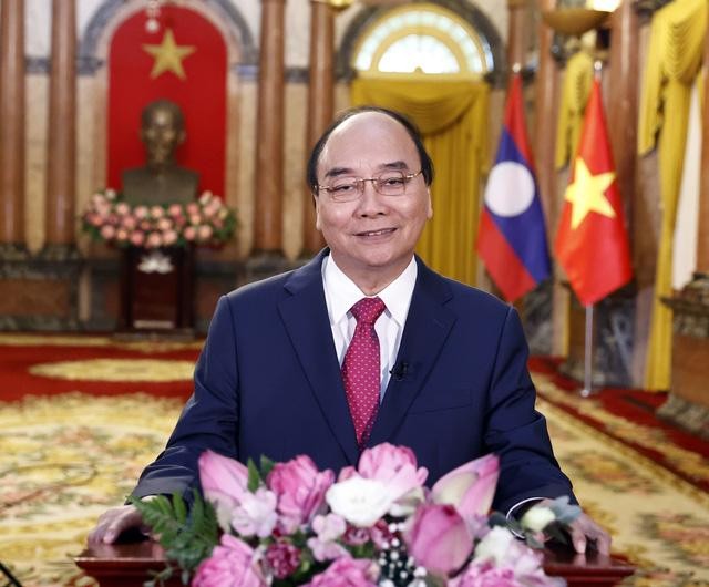 越南国家主席阮春福：越老关系将不断深入发展、开花结果