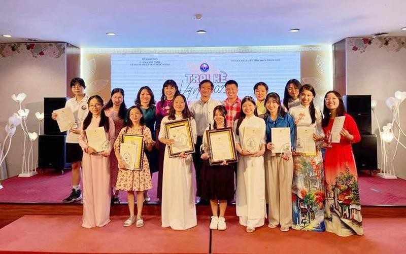 由越南外交部举办的越南语讲故事竞赛颁奖仪式。