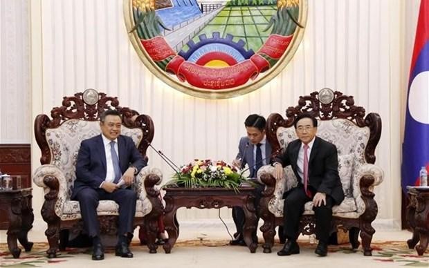 河内市人民委员会主席陈士青礼节性拜会老挝总理潘坎·维帕万。（图片来源：越通社）