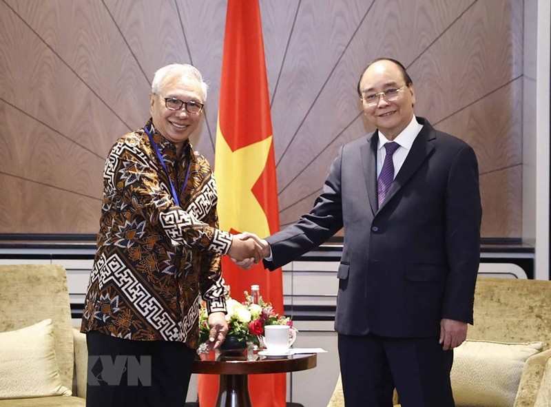 越南国家主席阮春福会见印尼越南友好协会主席布迪阿尔萨。（图片来源：越通社）