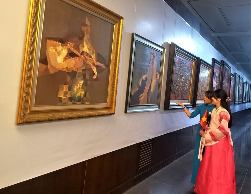 “汇聚越韩美术精华”展览会展出300个特色画品。（图片来源：越通社）