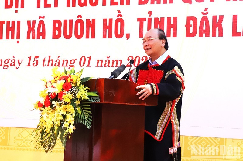 越南国家主席阮春福在仪式上发表讲话。