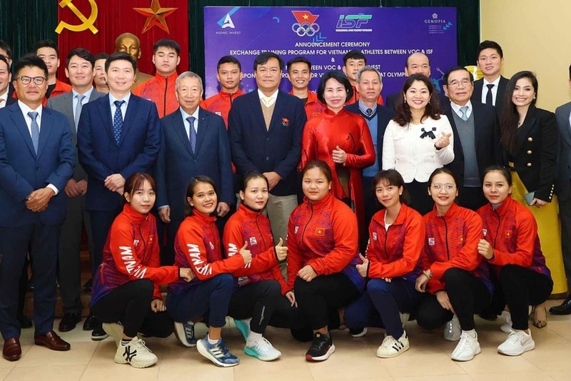 越南奥林匹克委员会与Asong Invest有限责任公司签署合作协议。（图片来源：zing.vn）
