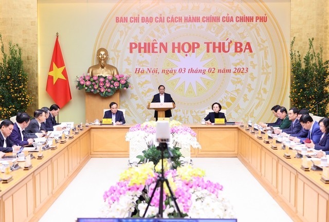 越南政府总理范明正主持政府行政改革指导委员会第三次会议。（图片来源：VGP）