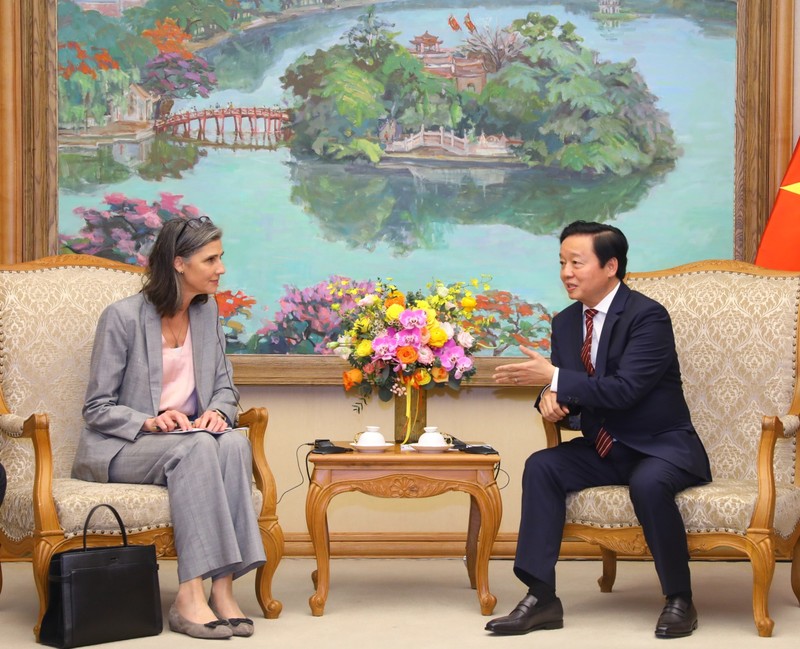 越南政府副总理陈红河会见联合国开发计划署驻越南首席代表拉姆拉·阿勒哈利迪。（图片来源：VGP）