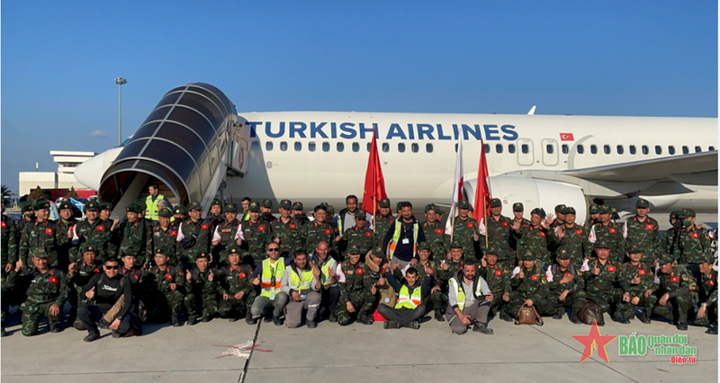 越南人民军支援救灾队回国欢送仪式在土耳其哈塔伊省省会安塔基亚哈塔伊机场举行。