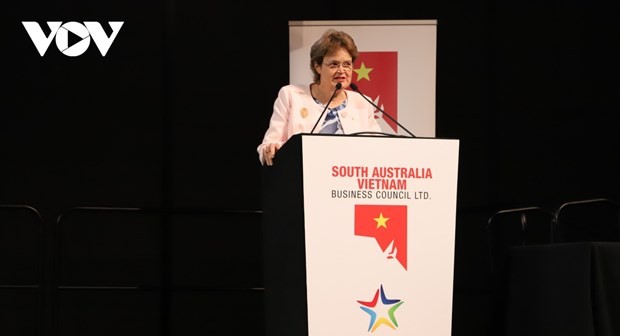 南澳大利亚州州长Frances Adamson女士在庆典上发表讲话。