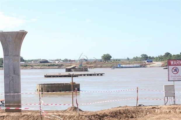 连接老挝波里坎赛省和泰国汶干省的5号友谊大桥施工现场。（图片来源：越通社）