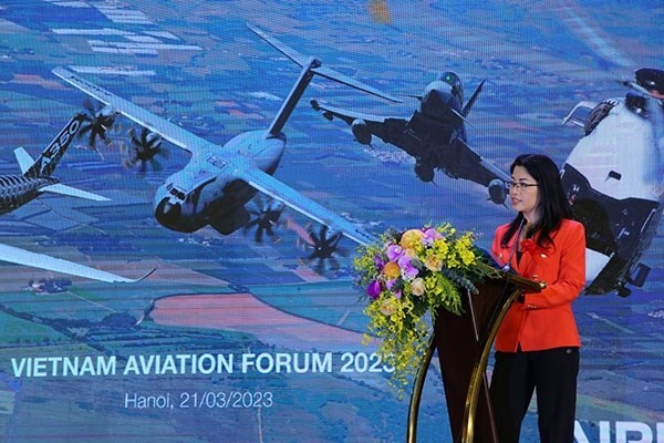 越南空中客车公司总经理黄知梅在越南航空论坛开幕式上致辞。（图片来源：越通社）