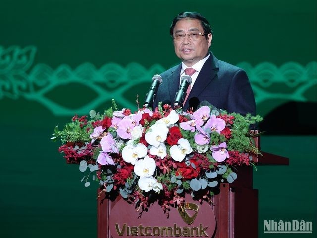范明正总理在会上发表讲话。