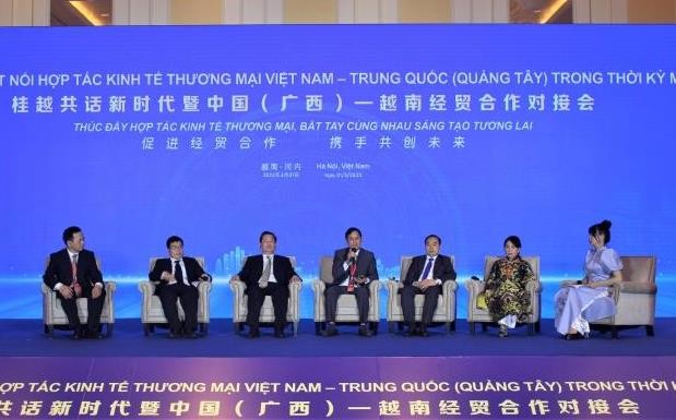 阮鸿延部长与刘宁书记共同主持了新时代越南与中国（广西）经贸合作对接会。