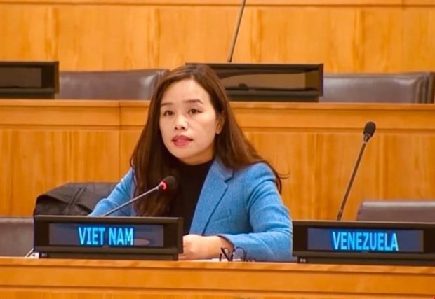 越南常驻联合国代表团副团长黎氏明钗在会议上发言。