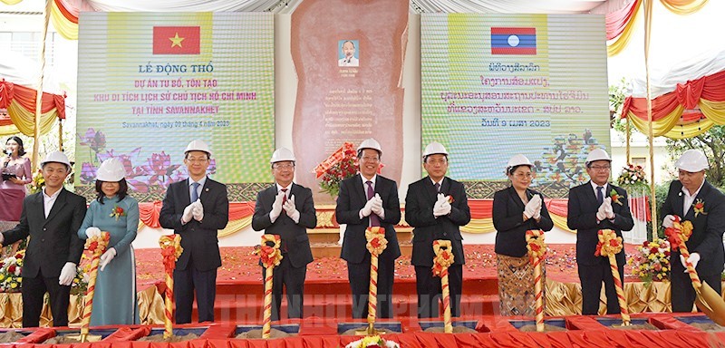 设在老挝沙湾拿吉省的胡志明市主席历史遗迹区修缮工程动工仪式。