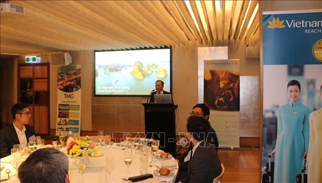 越航驻澳大利亚代表处首席代表阮友松发表讲话。（图片来源：越通社）