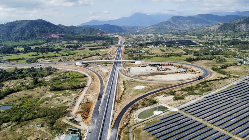 芽庄-甘林高速公路。