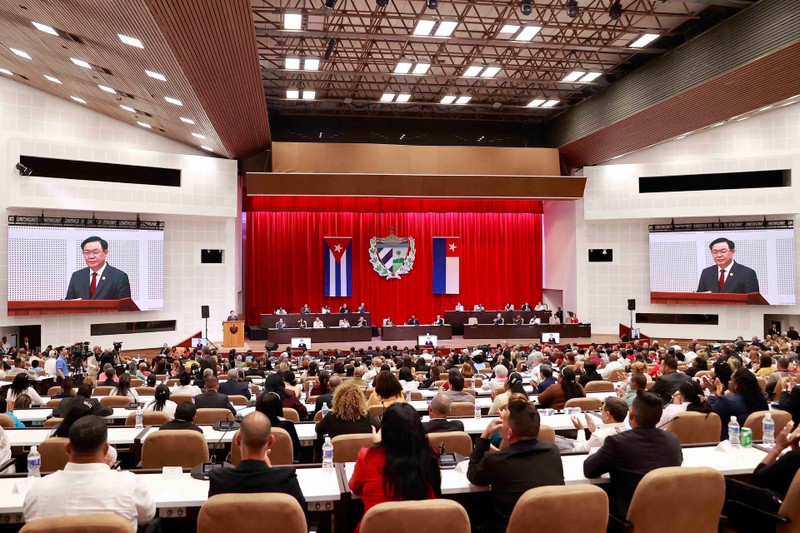 越南国会主席王廷惠在古巴第十届全国人民政权代表大会特别会议上发表的讲话。（图片来源：越通社）