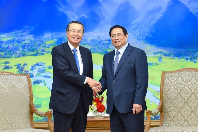 越南总理范明正会见日本贸易振兴机构理事长。（图片来源：VGP）