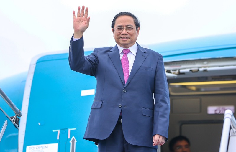 越南政府总理范明正启程赴印尼出席第42届东盟峰会。（图片来源：VGP）