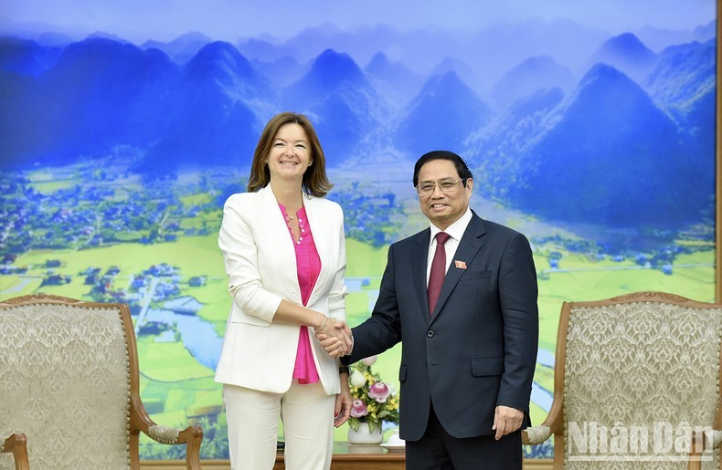 越南政府总理范明正会见斯洛文尼亚副总理兼外交和欧洲事务部长。