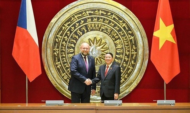 越南国会副主席阮德海与捷克众议院副议长扬·巴托塞克。