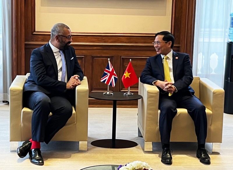 越南外交部长裴青山会见英国外交大臣詹姆斯·克莱弗利。（图片来源：外交部）