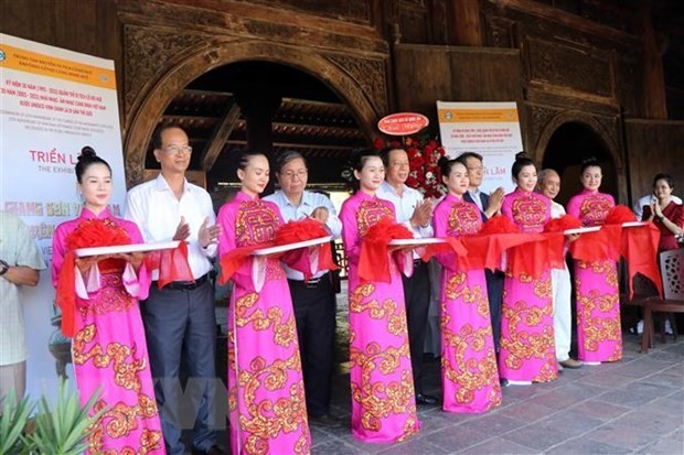 “九鼎上的越南江山”展览会剪彩仪式。