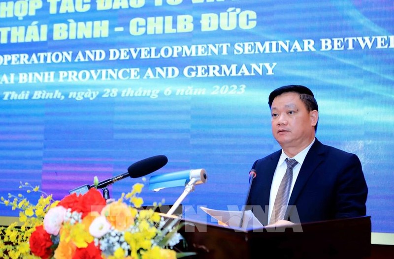 太平省人民委员会主席阮克慎在研讨会上发言。（图片来源：越通社）