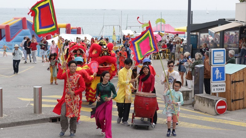 越南文化节在法国沿海城市拉莫尔举行。