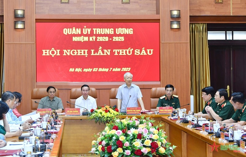 越共中央总书记阮富仲主持召开中央军委会议。