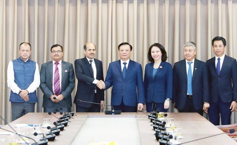 河内市委书记丁进勇会见印度驻越南特命全权大使桑迪普·阿里。