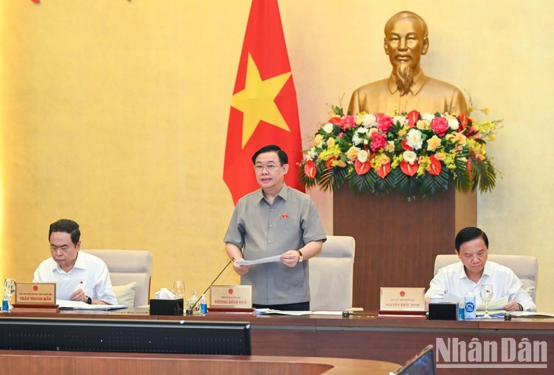 国会主席王廷惠在会议开幕式上致辞。（图片来源：维灵 摄）