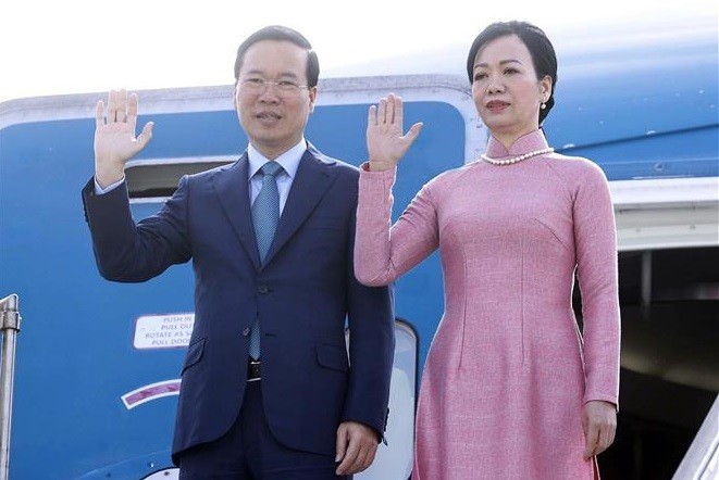 越南国家主席武文赏偕夫人和越南高级代表团已抵达首都罗马。（图片来源：越通社）
