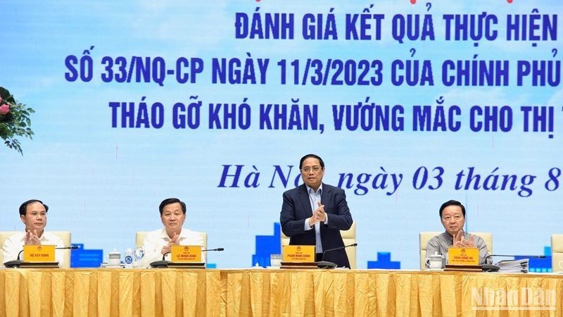 越南政府总理范明正8月3日下午主持召开视频会议。（图片来源：陈海 摄）