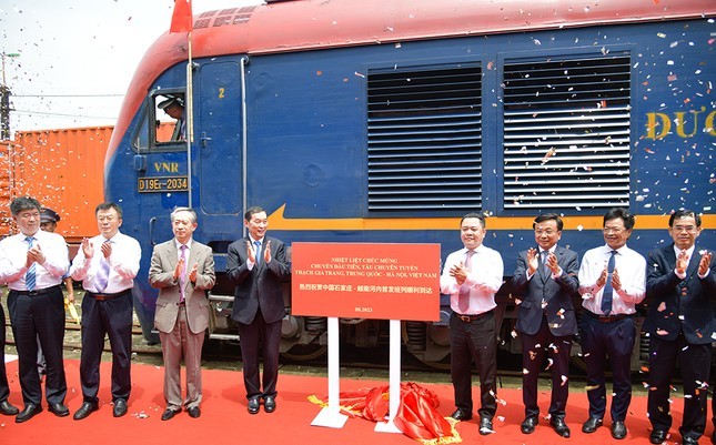 中国石家庄开往越南河内安园站首趟列车欢迎仪式。